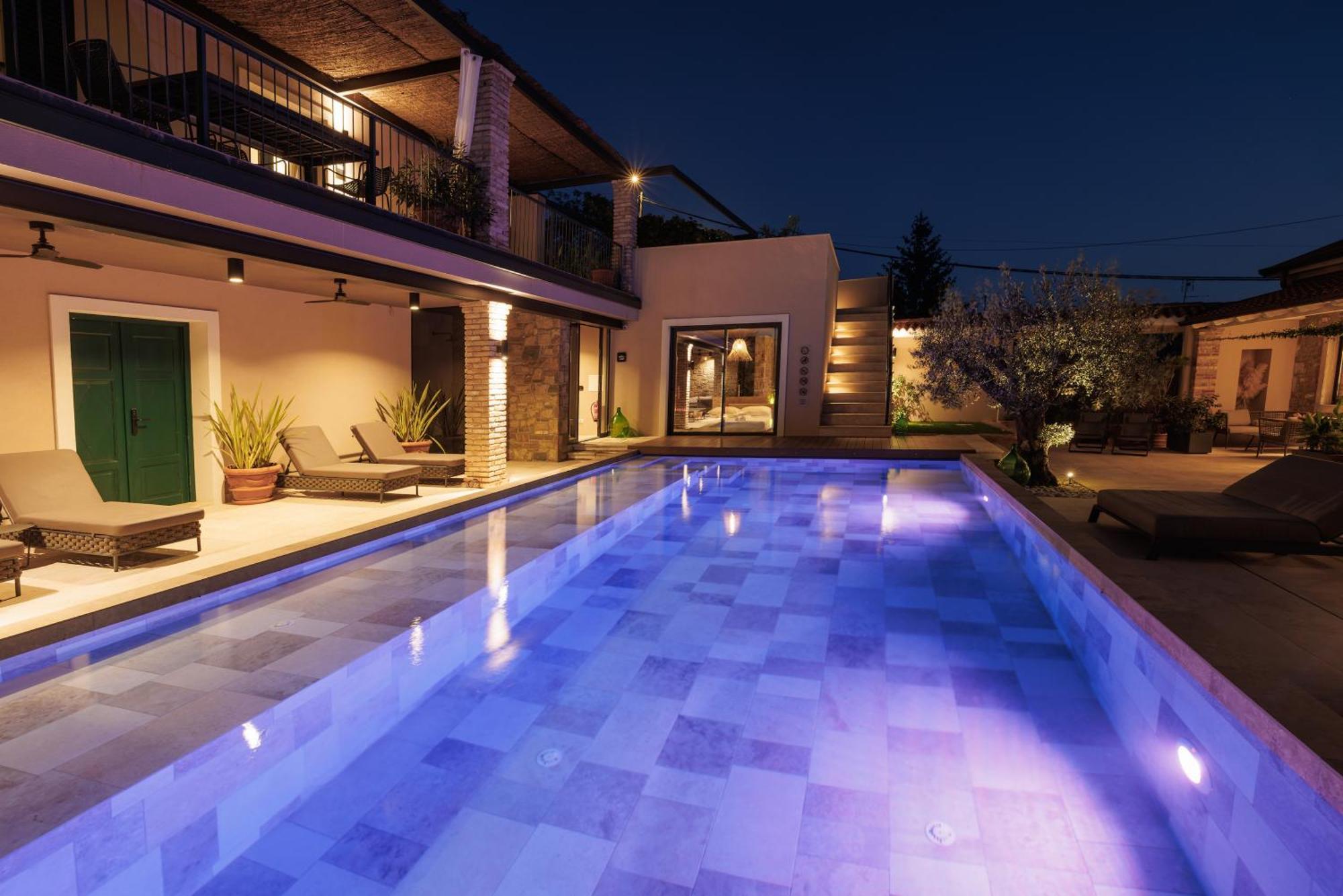 Vila Robida & Spa Črni Kal エクステリア 写真
